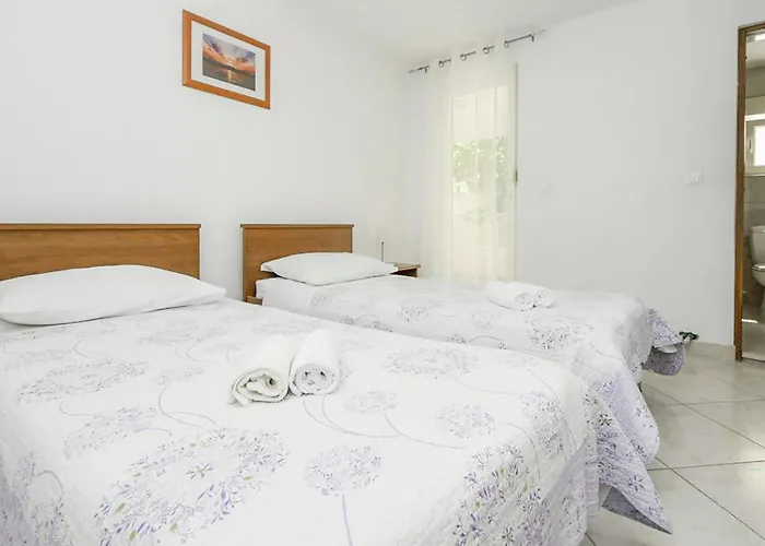 3 Bedroom Cozy In *